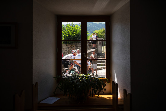 Manch einer hat den Luxus zum Zuschauen nicht mal die gute Stube verlassen zu müssen.