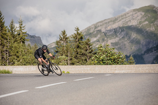 Das Aha-Erlebnis ist, wie sicher das Cervélo R5 trotz aller Leichtigkeit und schmaler Reifen in den Abfahrten liegt.