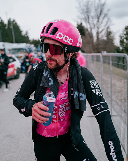 Ben Healy  und viele weitere Pro´s vertrauen auf Kirschsaft nach einer Etappe