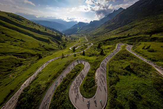 Tatsächlich erinnere ich mich in diese sensationellen Momente; wäre auch schade drum. Was für eine Stimmung im zweiten Anstieg des Tages
