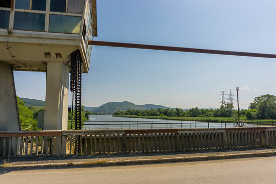 Industrie am angestauten Fluss Mures