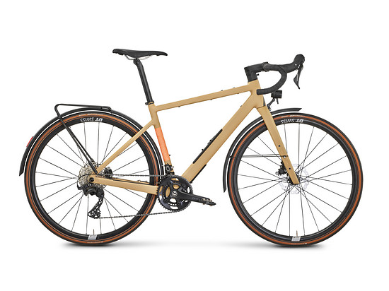 Beim Backroad AL ist auch eine Commuter-Variante mit Licht und Schutzblechen am Start.