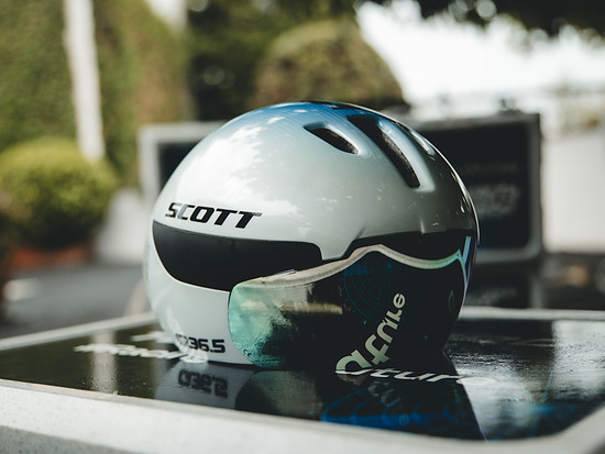 SPLIT MIPS BIKE ROAD HELMET PHOTO BY MACPHTOS-2