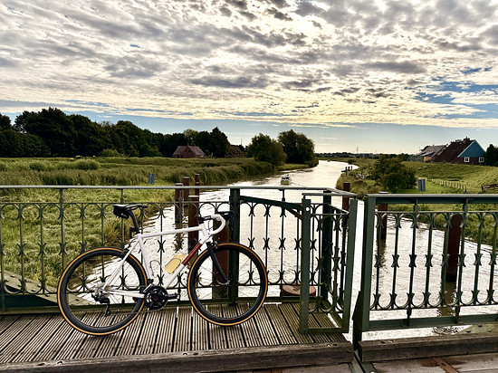 Schiffchen fährt nach Uetersen