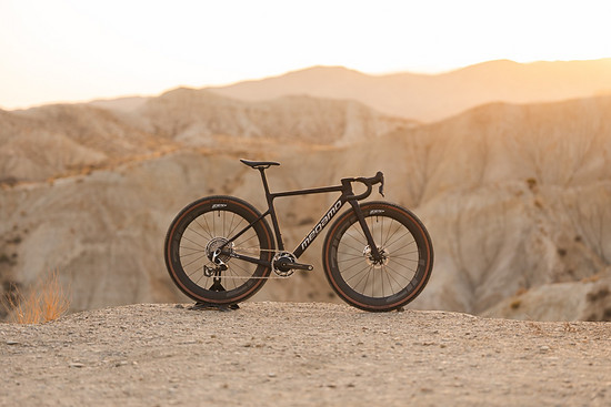 Groß (Black SLR (13))