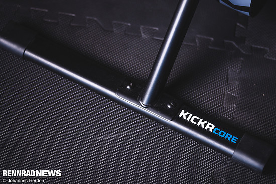 Verschraubt werden die Profile mit 4 Schrauben, Werkzeug ist dabei.