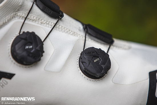 Die MOZ-Drehrädchen spannen die Schnürungen mit dem Uhrzeigersinn