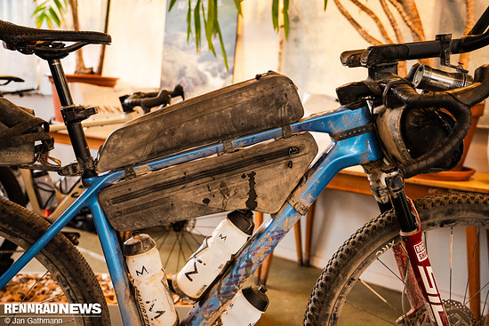 Mit dem Rad mit voller Bikepacking-Montur…