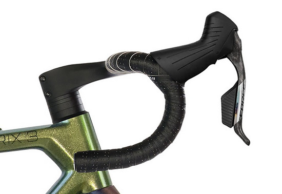 Das Grix.3 kommt nicht nur mit einem Namen wie ein hochrangiger Maakh, sondern erstmals auch mit einem Gravellenker mit Flare.