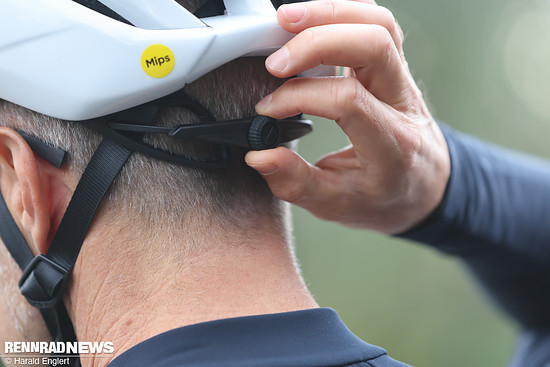 Die Weitenanpassung erfolgt per Einstellrad am Heck