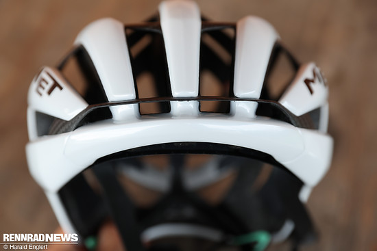 Dezente Aero-Formen prägen sowohl die Front...