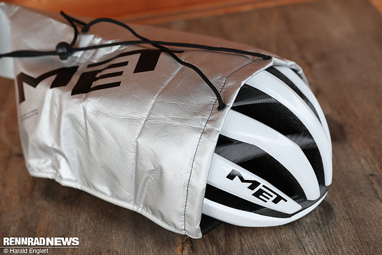 Ein Helmbeutel ist im Lieferumfang enthalten.