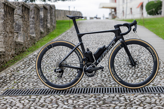 Das neue Wilier Filante SLR ID2 ist ein Aero-Rennrad mit klassischem Look