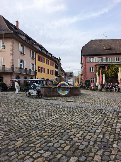 ChillRide 👥
Verbindungsweg Kirchhofen/ Ehrenstetten gilt jetzt Tempo 30 und dazu Schilder, die nur auf etwas hinweisen, was eigentlich logisch sein sollte, aber von 80% ignoriert wird! 👀