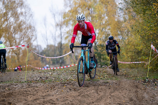 Stevens Cyclocross Cup Kaltenkirchen:
Warmfahren und Rennen bis zum vorzeitigen Ausstieg.