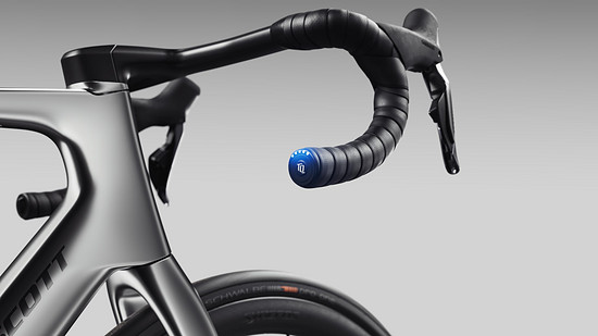 Über LED-Leuchten am Lenkerstopfen lassen sich Akkustand und Unterstützungsstufe ablesen.