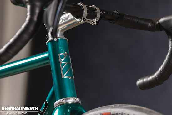 Auffallen mit klassischen Formen und Farbe.