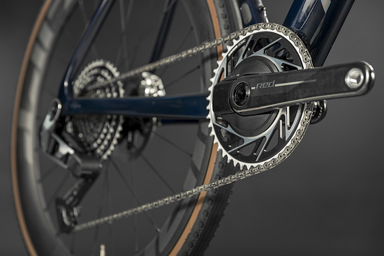 Das Topmodell kommt mit SRAM Red und Powermeter, dazu Laufräder von Zipp.