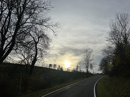 Südliche Wärme unter Schleierwolken