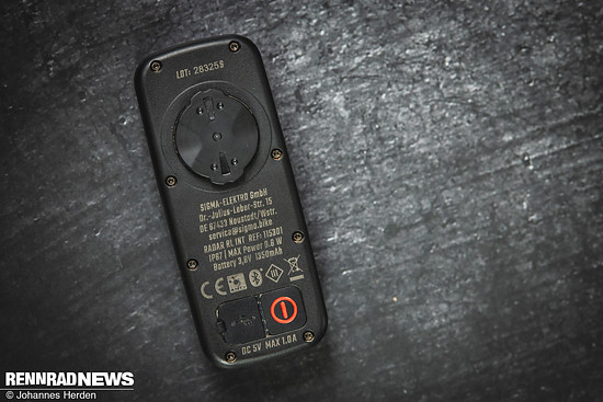 Als Montage-Aufnahme dient der klassische Quarter Turn Mount, wie man ihn auch von Garmin kennt