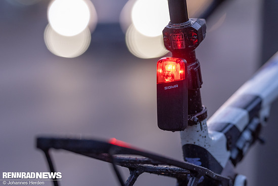 Bremslicht bzw. Warnfunktion: Sind Autos in sich, leuchten alle vier LEDs hell auf.