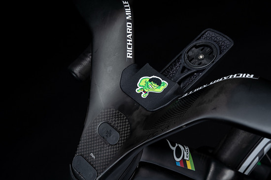 COLNAGO Y1Rs POGACAR detalis blackbackground 8