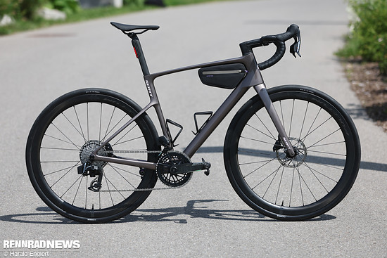 Das Scott Addict mit 38 mm Reifen gefiel Harry im Test sehr gut.