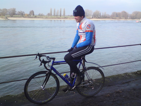 @virenque @ am the rhein @kaiserswerth