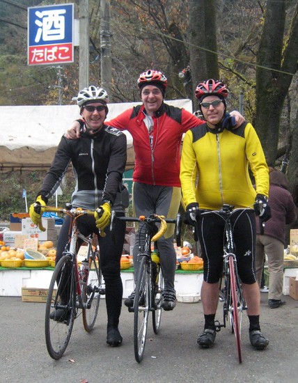 0811DoshiToursaketabacandthreeguys